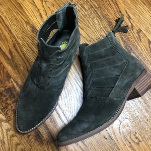 Volatile Olive Suede Bootie Sz 6